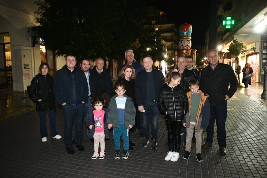 Πάτρα: Στολίστηκε η πόλη - Αναψε ο Χριστουγεννιάτικος διάκοσμος - φωτο