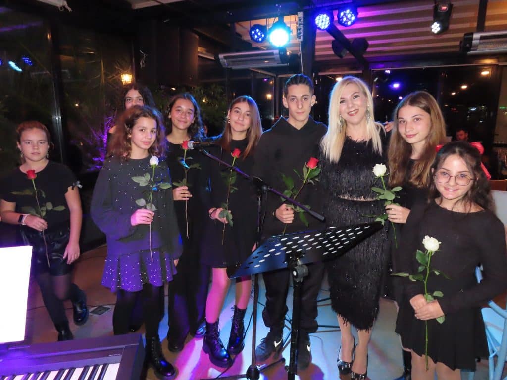 Πάτρα: Συναυλία με παιδιά που τραγουδούν για έναν κόσμο ειρηνικό - φωτό Πάτρα: Συναυλία με παιδιά που τραγουδούν για έναν κόσμο ειρηνικό - φωτό