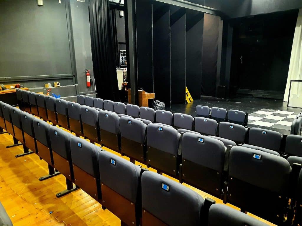 Πάτρα - φωτό: Παραδόθηκε ανακαινισμένο το θέατρο Μπάρρυ