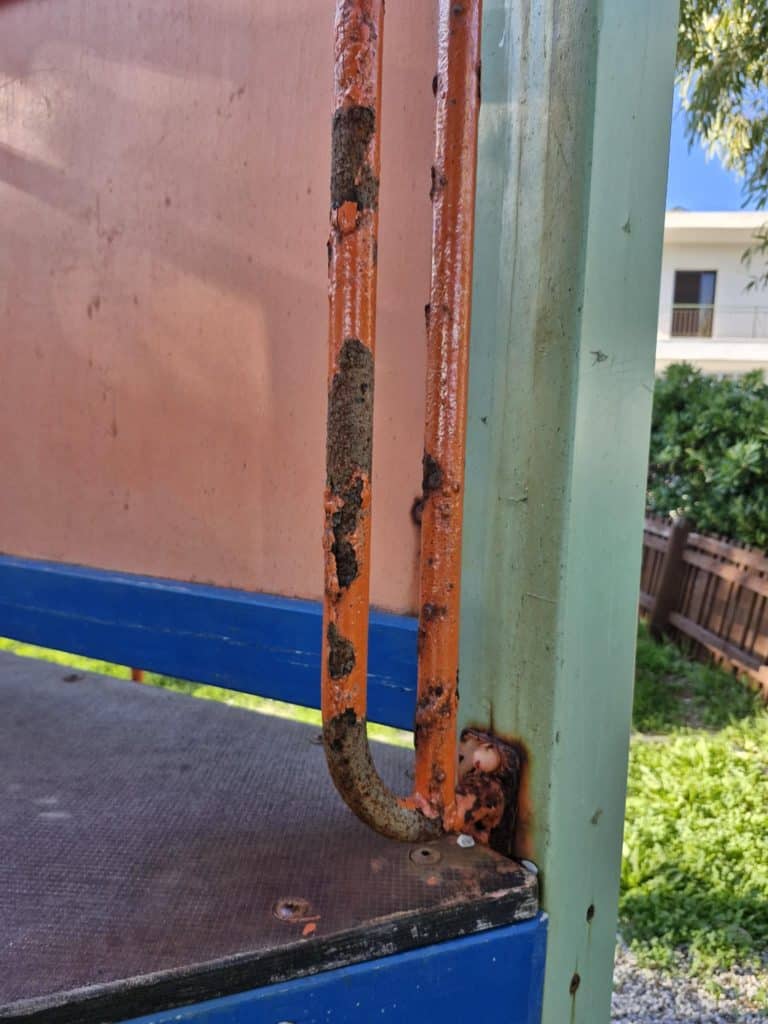 Πάτρα: Ο Δήμος έκλεισε παιδική χαρά λόγω επικινδυνότητας