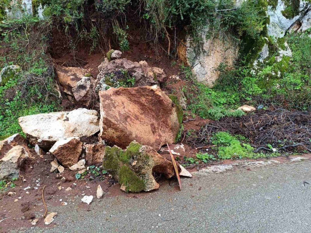 Κατολισθήσεις στην Ιθάκη - φωτο