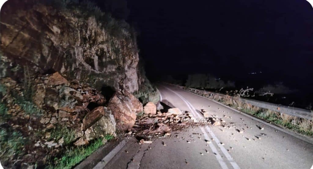 Κατολισθήσεις στην Ιθάκη - φωτο