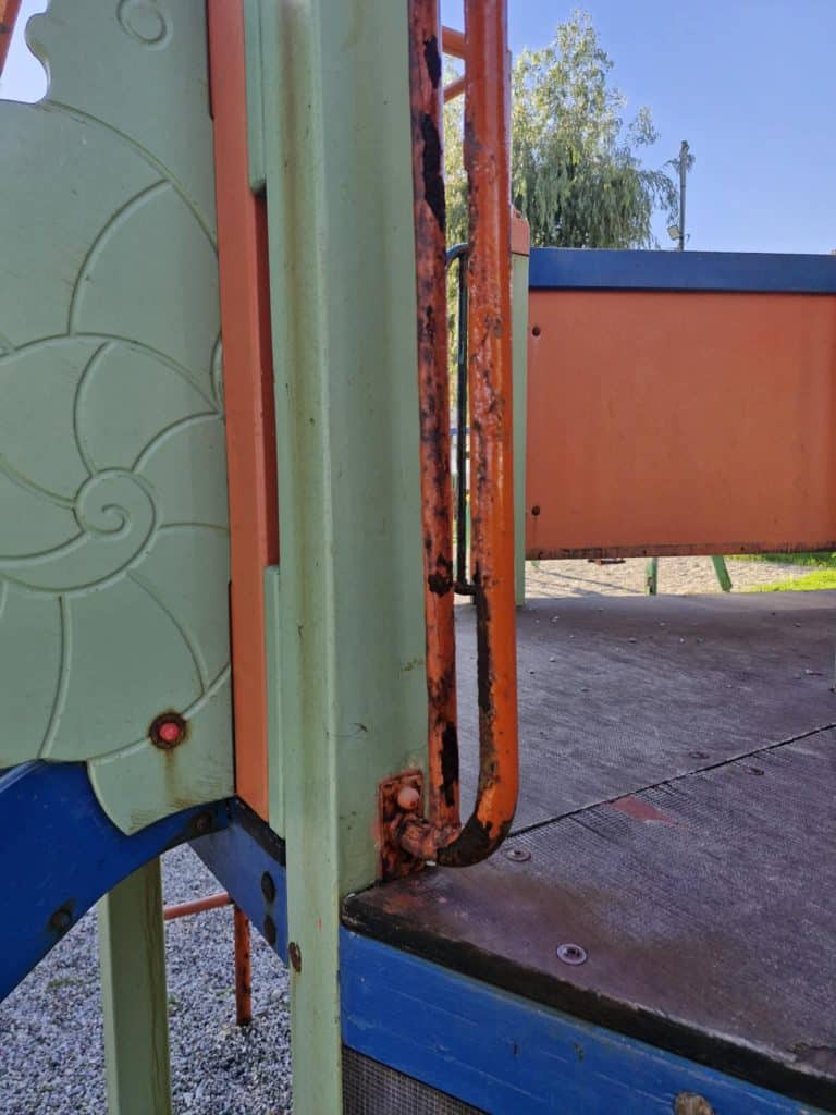 Πάτρα: Ο Δήμος έκλεισε παιδική χαρά λόγω επικινδυνότητας