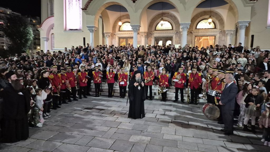 Πάτρα: Πυροτεχνήματα στον Ι.Ν. Αγίου Ανδρέου - Κατάμεστος ο χώρος - φωτό