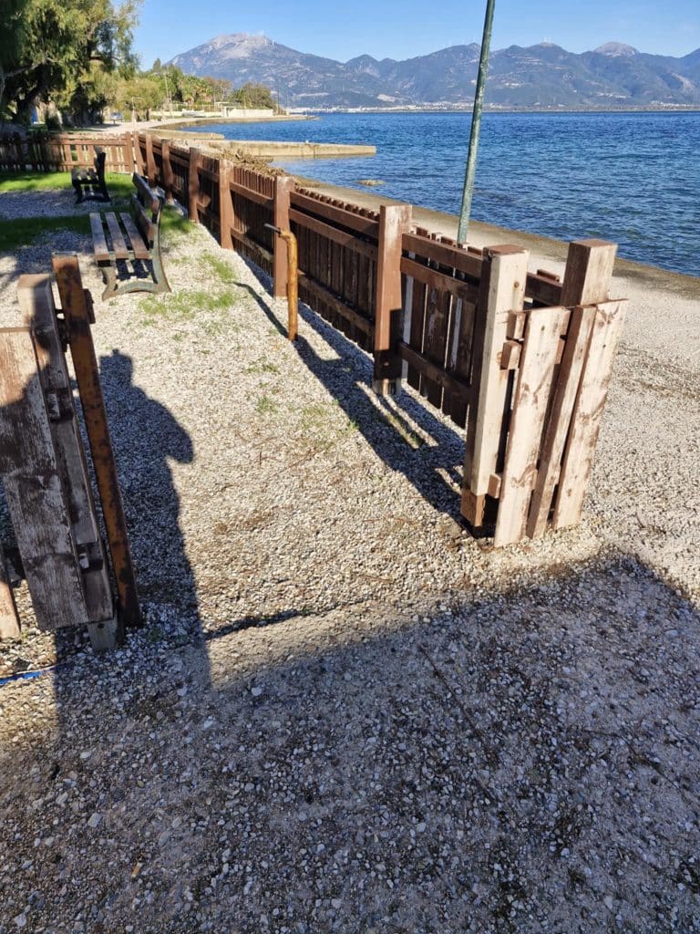 Πάτρα: Ο Δήμος έκλεισε παιδική χαρά λόγω επικινδυνότητας