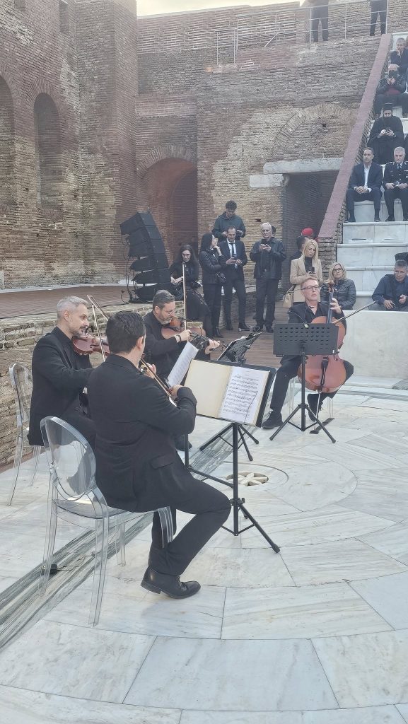 Δείτε φωτό: Εγκαινιάστηκε από τη Λίνα Μενδώνη το ανακαινισμένο Ρωμαϊκό Ωδείο Πατρών