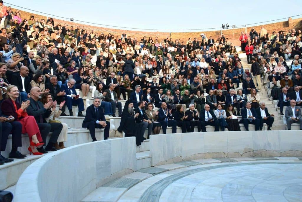 Δείτε φωτό: Εγκαινιάστηκε από τη Λίνα Μενδώνη το ανακαινισμένο Ρωμαϊκό Ωδείο Πατρών