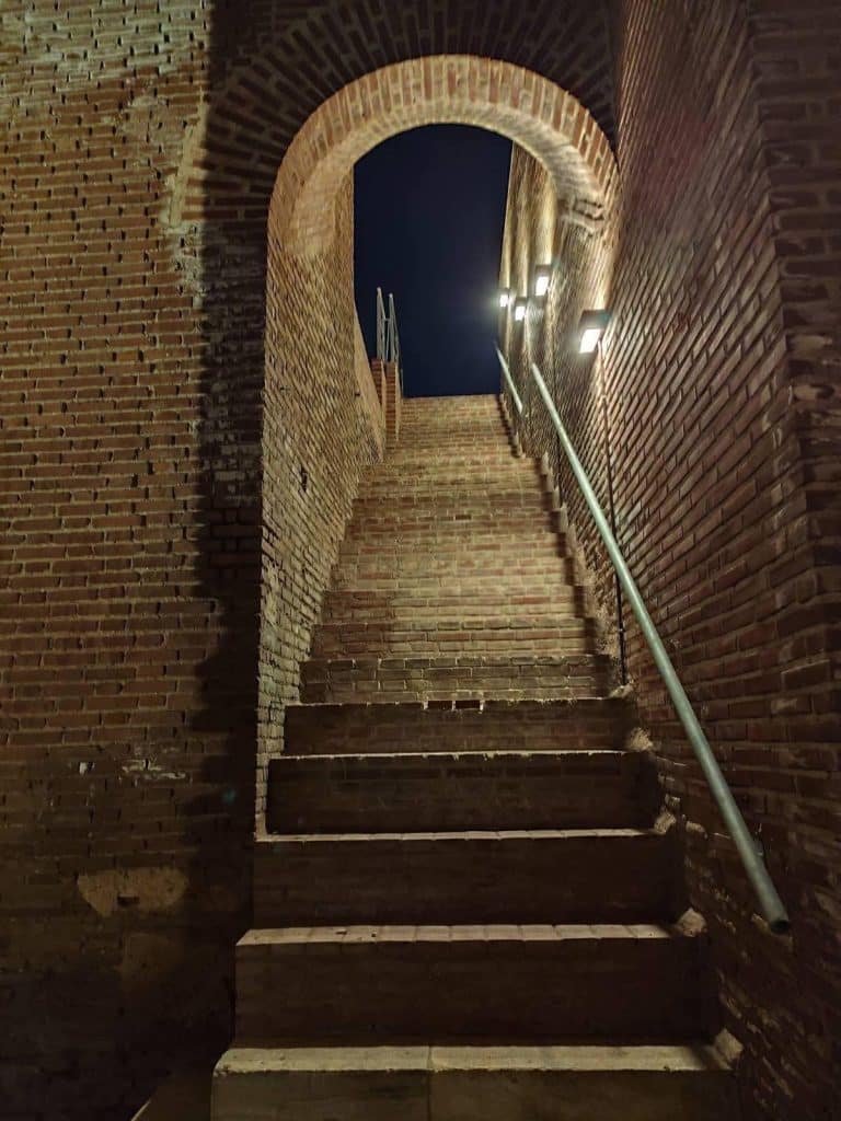 Δείτε φωτό: Εγκαινιάστηκε από τη Λίνα Μενδώνη το ανακαινισμένο Ρωμαϊκό Ωδείο Πατρών