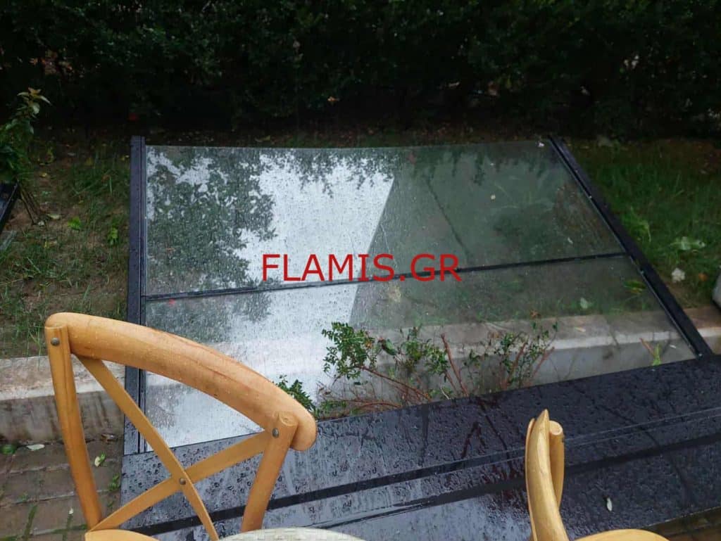 ΒΙΝΤΕΟ: Της κακομοίρας στην Τριών Ναυάρχων λόγω του ανεμοστρόβιλου