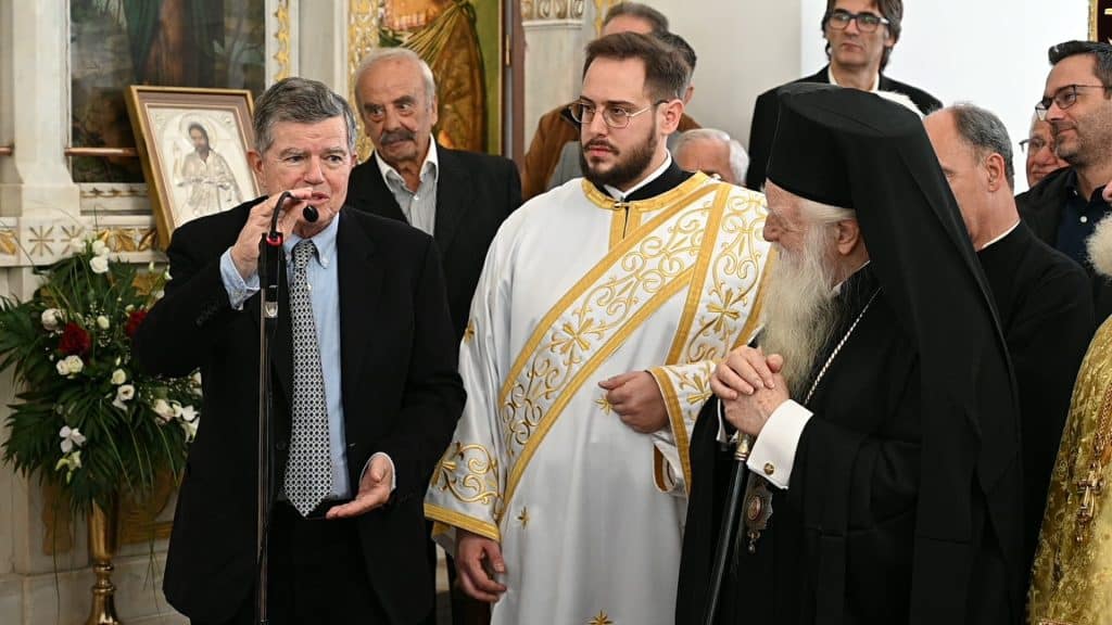 Αίγιο: Η μητρόπολη τίμησε τους ευεργέτες Αθανάσιο και Μαρίνα Μαρτίνου - φωτό