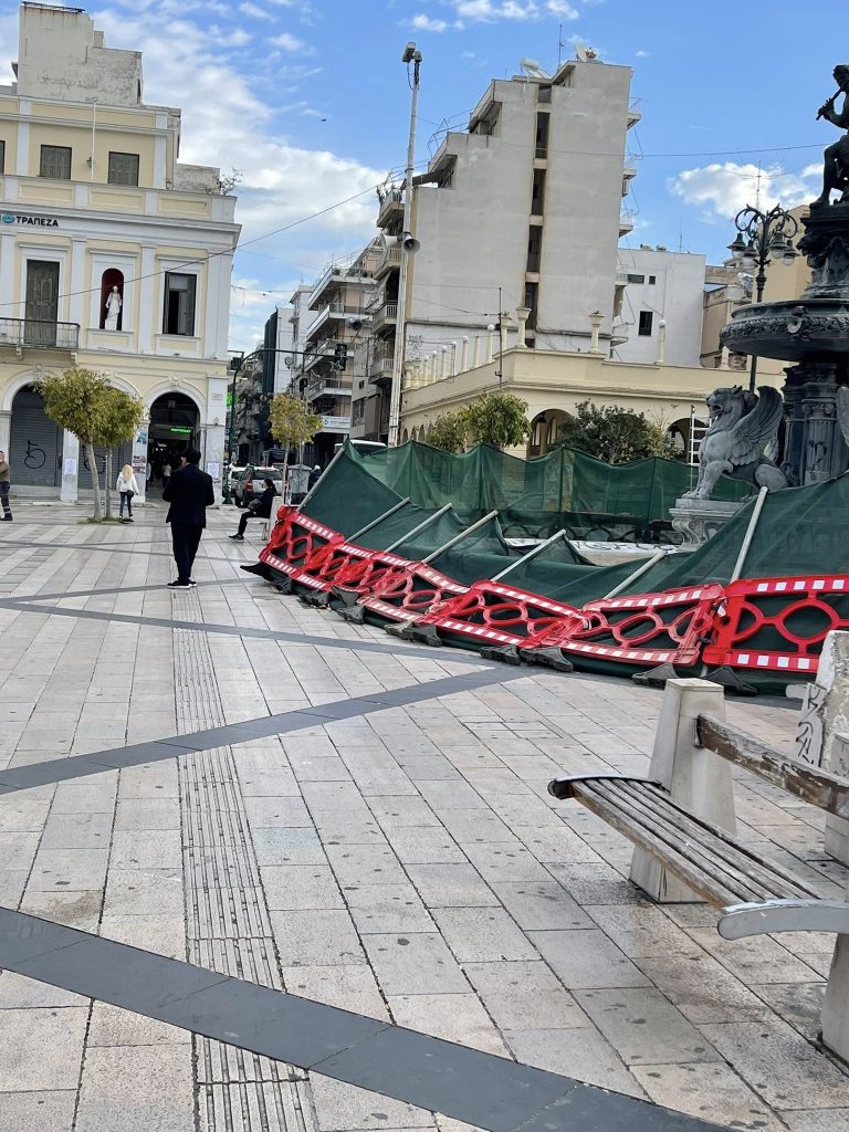 Πάτρα - φωτό: Βάνδαλοι "επιτέθηκαν" στα σιντριβάνια! Ξήλωσαν τα προστατευτικά για να... κάνουν την δουλειά τους! Πάτρα - φωτό: Βάνδαλοι "επιτέθηκαν" στα σιντριβάνια! Ξήλωσαν τα προστατευτικά για να... κάνουν την δουλειά τους!