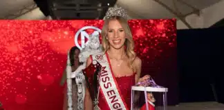 Η νέα «Μις Αγγλία» δηλώνει περήφανη που είναι λεσβία Αρχική