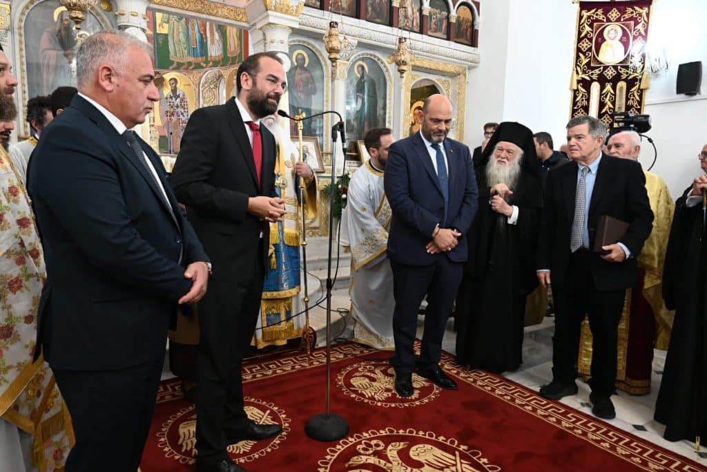 Αίγιο: Η μητρόπολη τίμησε τους ευεργέτες Αθανάσιο και Μαρίνα Μαρτίνου - φωτό