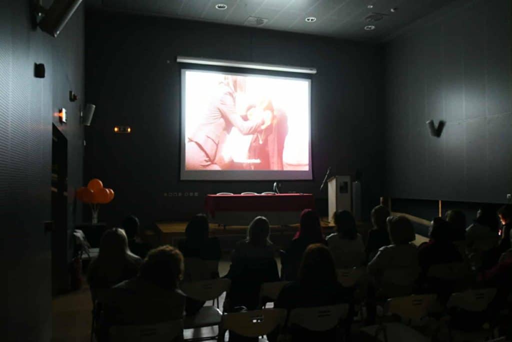 Η Πάτρα στην πρώτη γραμμή ενάντια στην έμφυλη βία – Συγκλονιστικά στοιχεία και δυνατά μηνύματα στη δημόσια προβολή του ντοκιμαντέρ «TACK» - φωτό