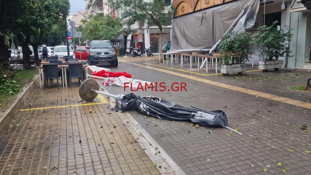 ΒΙΝΤΕΟ: Της κακομοίρας στην Τριών Ναυάρχων λόγω του ανεμοστρόβιλου