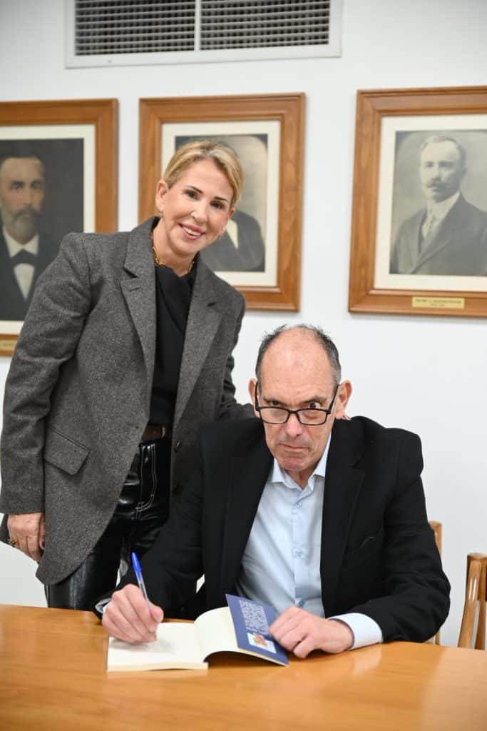 Πάτρα: Ο Διονύσης Ζακυνθινός παρουσίασε το βιβλίο του - Δείτε δεκάδες φωτό