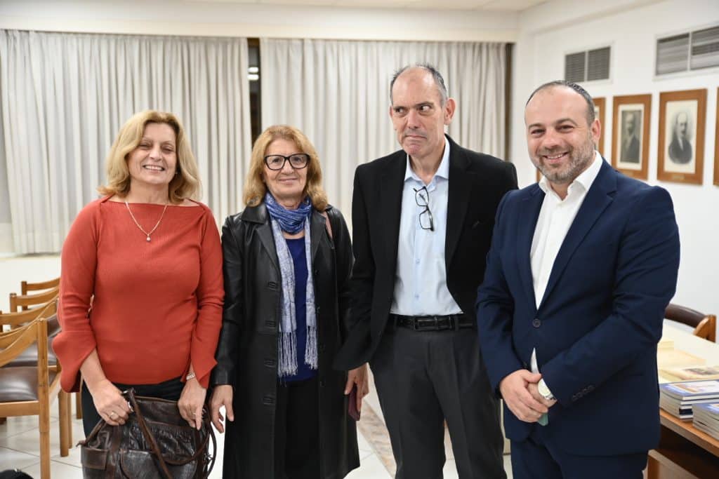 Πάτρα: Ο Διονύσης Ζακυνθινός παρουσίασε το βιβλίο του - Δείτε δεκάδες φωτό