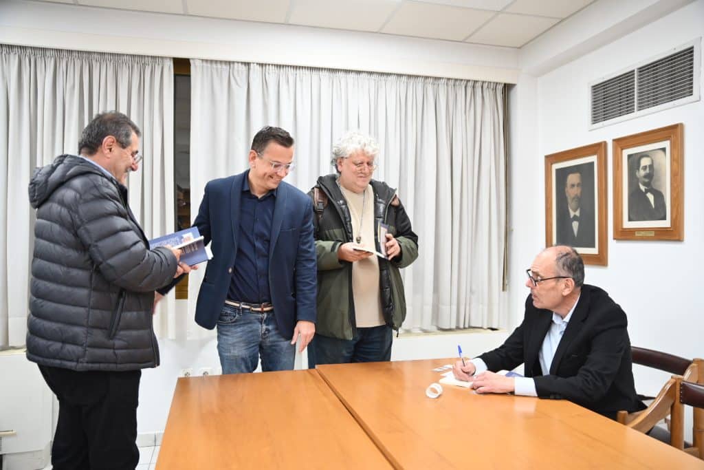 Πάτρα: Ο Διονύσης Ζακυνθινός παρουσίασε το βιβλίο του - Δείτε δεκάδες φωτό