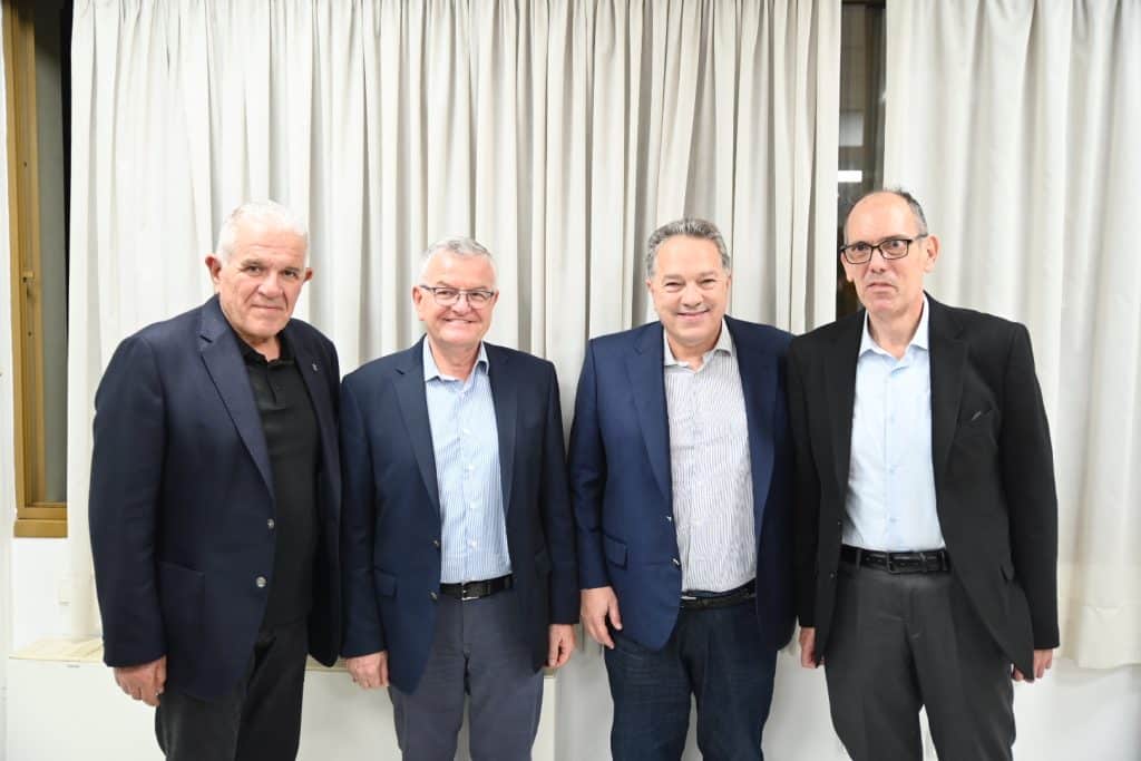 Πάτρα: Ο Διονύσης Ζακυνθινός παρουσίασε το βιβλίο του - Δείτε δεκάδες φωτό