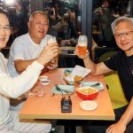 Τρεις δισεκατομμυριούχοι σε ένα fast food – Κέρασαν όλο το μαγαζί