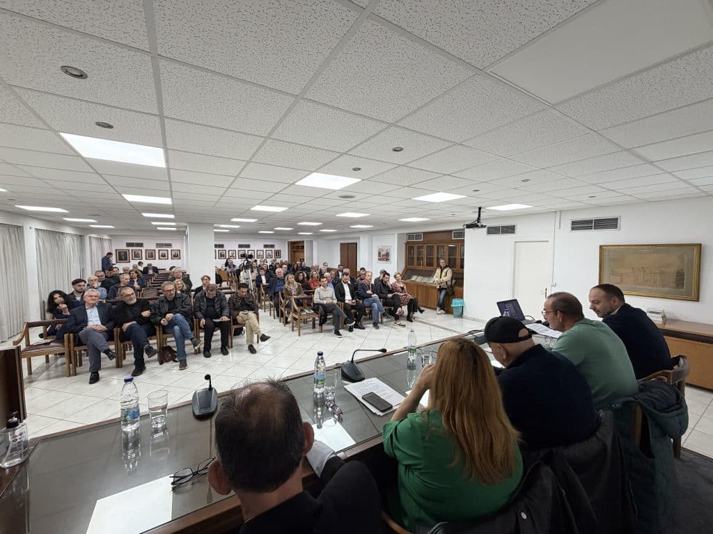 Πάτρα: Ο Διονύσης Ζακυνθινός παρουσίασε το βιβλίο του - Δείτε δεκάδες φωτό