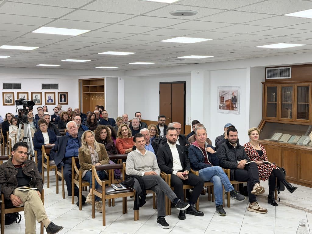 Πάτρα: Ο Διονύσης Ζακυνθινός παρουσίασε το βιβλίο του - Δείτε δεκάδες φωτό