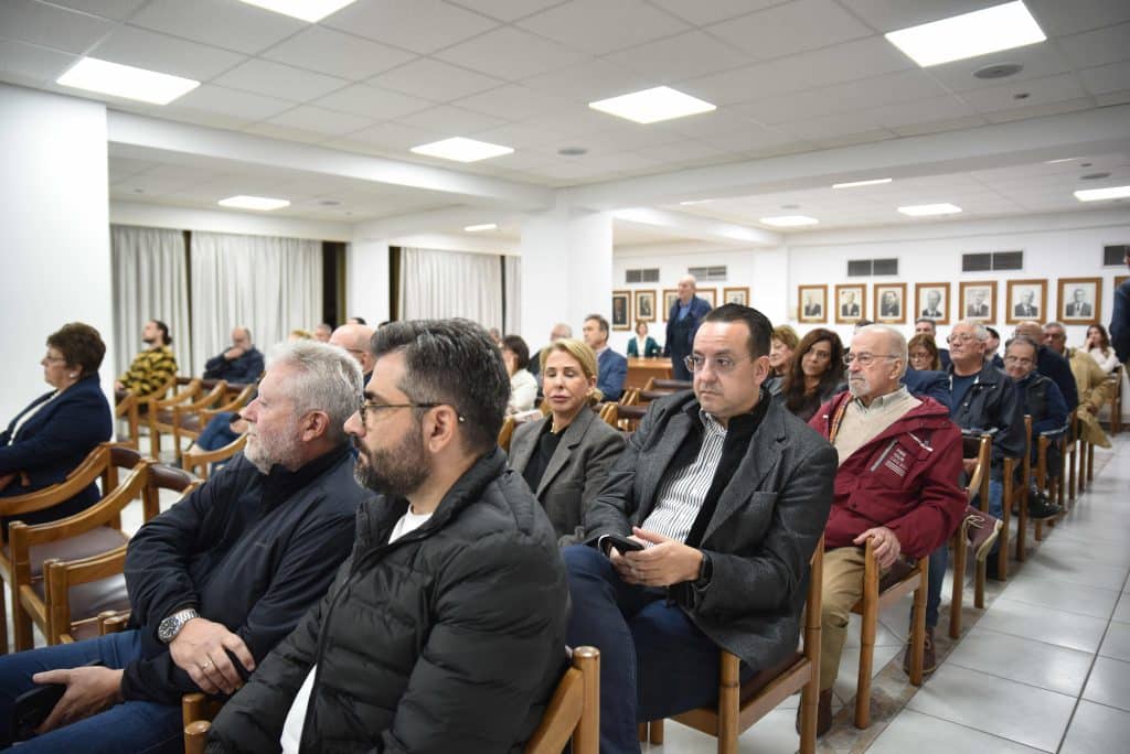 Πάτρα: Ο Διονύσης Ζακυνθινός παρουσίασε το βιβλίο του - Δείτε δεκάδες φωτό