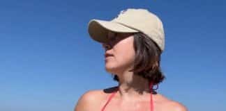 Η Mady Gio με κόκκινο μπικίνι στην Αγία Νάπα Αρχική