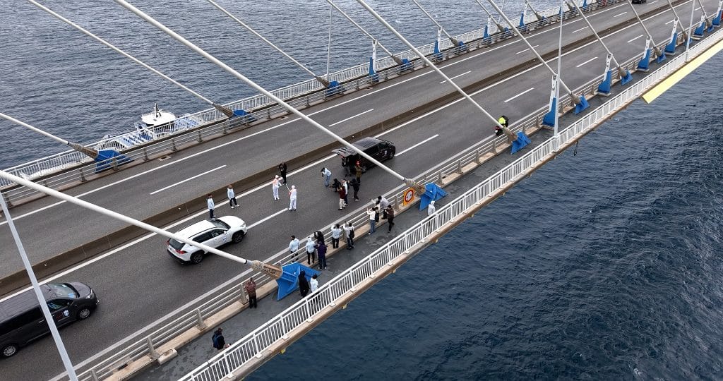 Η Ολυμπιακή Φλόγα διέσχισε τη Γέφυρα Ρίου – Αντιρρίου στη διαδρομή της