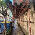 Πάτρα: ΜΑΙΖΩΝΟΣ και ΓΚΟΤΣΗ: Παραμένει η ίδια, σαπισμένη, σκαλωσιά στο σημείο