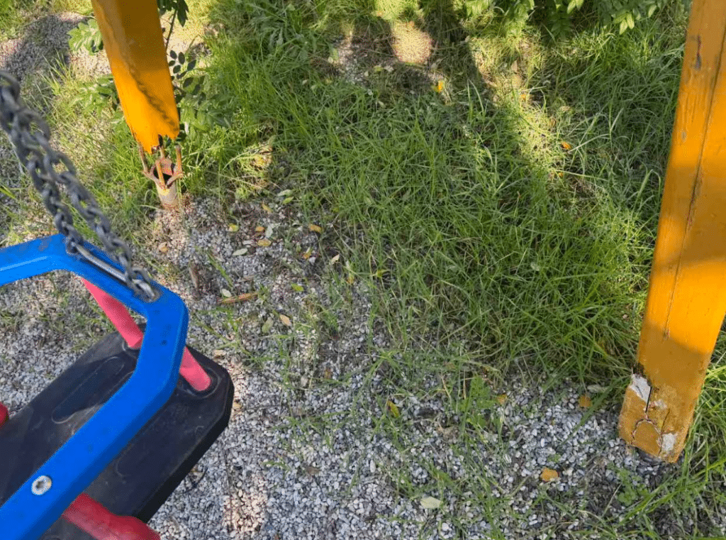 Πάτρα: Επικίνδυνη η παιδική χαρά πίσω από τον Άγιο Νεκτάριο