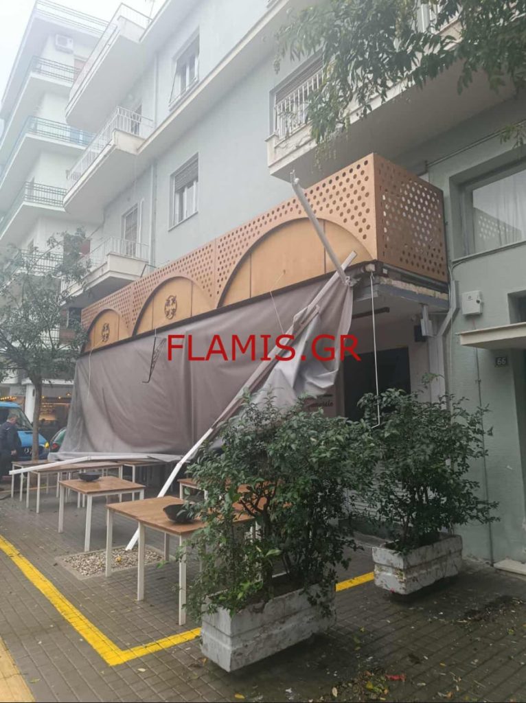 ΒΙΝΤΕΟ: Της κακομοίρας στην Τριών Ναυάρχων λόγω του ανεμοστρόβιλου