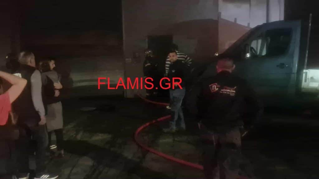 ΔΕΙΤΕ ΒΙΝΤΕΟ και ΦΩΤΟ - Μεγάλη φωτιά σε γνωστή επιχείρηση στην περιοχή Γλαύκου