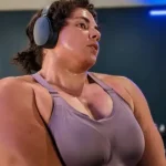 Το παρελθόν στις ερωτικές ταινίες κόστισε τον τίτλο της δυνατότερης γυναίκας στην Αμερικανίδα που... ξέχασε να πει ότι γεννήθηκε άνδρας