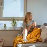 Τι είναι τα «coffee naps» που θεωρούνται πιο αποτελεσματικά από τον καφέ ή τον ύπνο