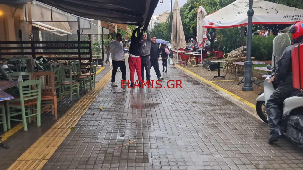 ΒΙΝΤΕΟ: Της κακομοίρας στην Τριών Ναυάρχων λόγω του ανεμοστρόβιλου