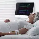 Τι συμβαίνει όταν πεθαίνουμε; Γιατρός εξηγεί τα σημάδια που μαρτυρούν ότι ο θάνατος πλησιάζει