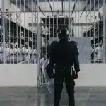 Βασανιστήρια και σεξουαλική βία σε μετανάστες από τη Βενεζουέλα που έστειλαν οι ΗΠΑ σε φυλακή του Ελ Σαλβαδόρ