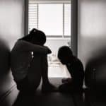 Αδέλφια κατηγορούν τον πατέρα τους για συστηματικό βιασμό – Γνώριζε η μητέρα τους