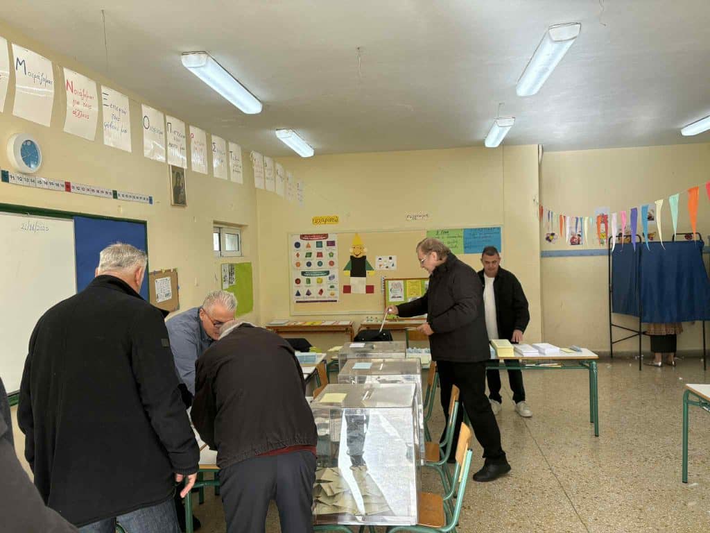 Μεγάλη η συμμετοχή στις εκλογές της ΝΔ στην Αχαϊα - Δείτε φωτό