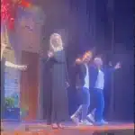 Η Σία Κοσιώνη έκανε το ντεμπούτο της στο θεατρικό σανίδι - Την παρακολούθησε η Ντόρα Μπακογιάννη