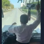 Σάλος στην Τουρκία για οδηγό λεωφορείου που άφησε το τιμόνι και το έριξε στον... χορό με οπαδούς της Αντάλιασπορ - Δείτε βίντεο