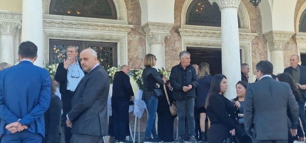 Πάτρα: Εκατοντάδες για το τελευταίο αντίο στην δικηγόρο Τέτη Τζαμαλούκα - φωτό Πάτρα: Εκατοντάδες για το τελευταίο αντίο στην δικηγόρο Τέτη Τζαμαλούκα - φωτό