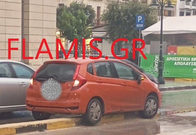 Πάτρα: Καβάλησε το κράσπεδο στον ποδηλατόδρομο και ακινητοποιήθηκε - φωτό