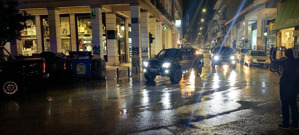 Πάτρα: Εκατοντάδες αγρότες, παρά τη βροχή, στην Πλ. Γεωργίου - φωτό