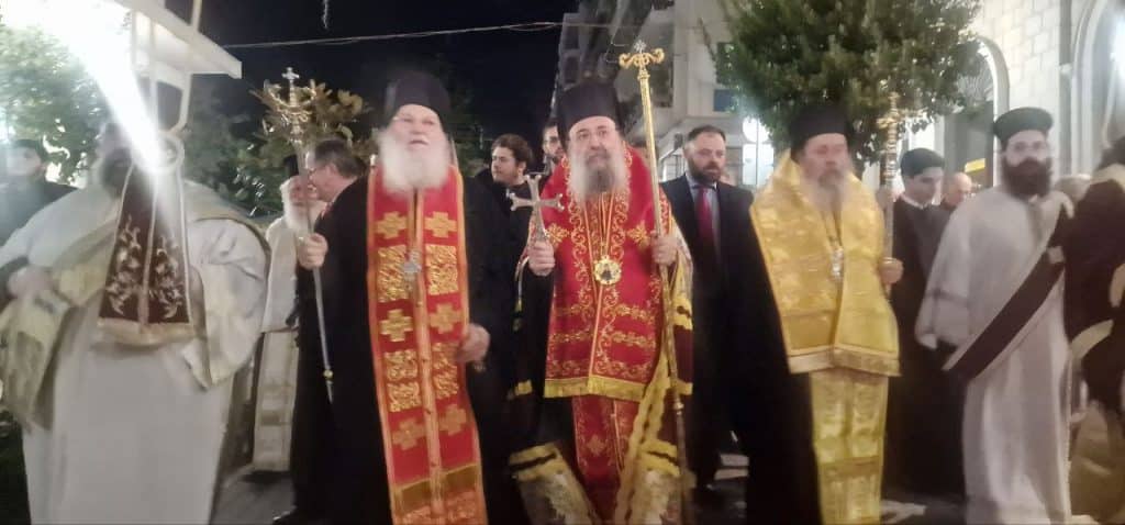 Πάτρα - φωτό και βίντεο: Εφθασε η εικόνα της Παναγίας Εσφαγμένης! Συγκίνηση στο κέντρο με εκατοντάδες πιστούς