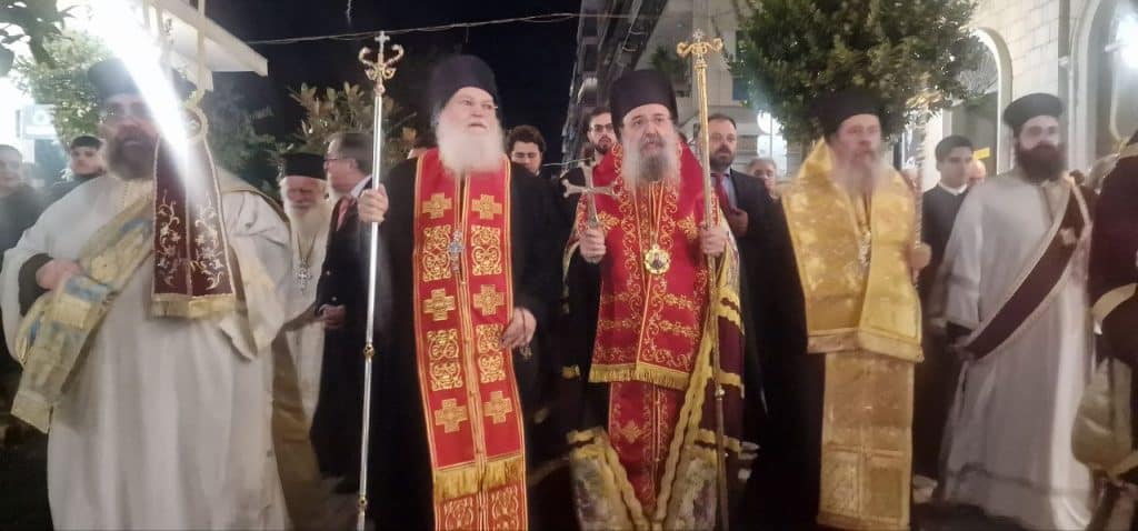 Πάτρα - φωτό και βίντεο: Εφθασε η εικόνα της Παναγίας Εσφαγμένης! Συγκίνηση στο κέντρο με εκατοντάδες πιστούς