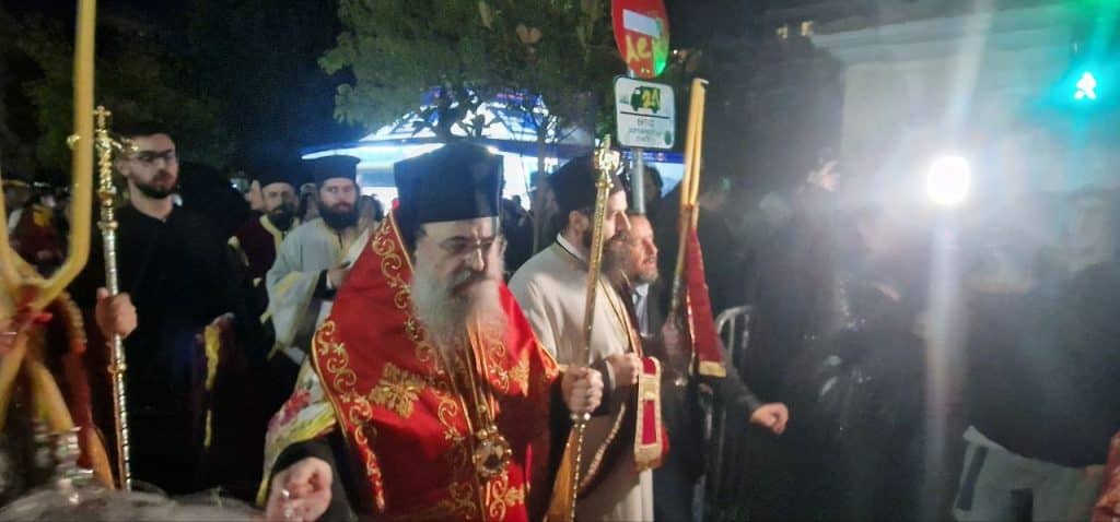 Πάτρα - φωτό και βίντεο: Εφθασε η εικόνα της Παναγίας Εσφαγμένης! Συγκίνηση στο κέντρο με εκατοντάδες πιστούς