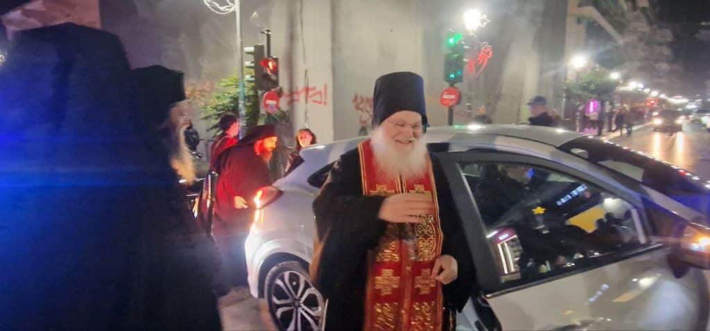 Πάτρα - φωτό και βίντεο: Εφθασε η εικόνα της Παναγίας Εσφαγμένης! Συγκίνηση στο κέντρο με εκατοντάδες πιστούς