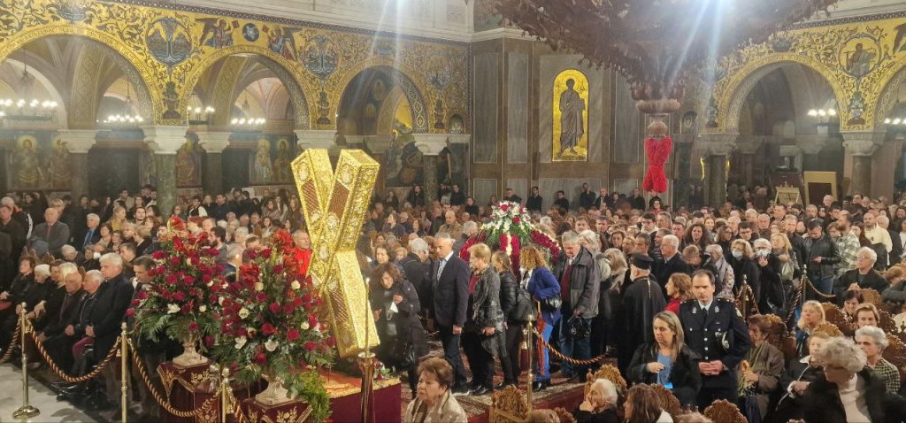 Πάτρα: Το αδιαχώρητο στον Ι.Ν. Αγίου Ανδρέου - ΔΕΙΤΕ ΠΟΛΛΕΣ φωτό από τον Εσπερινό